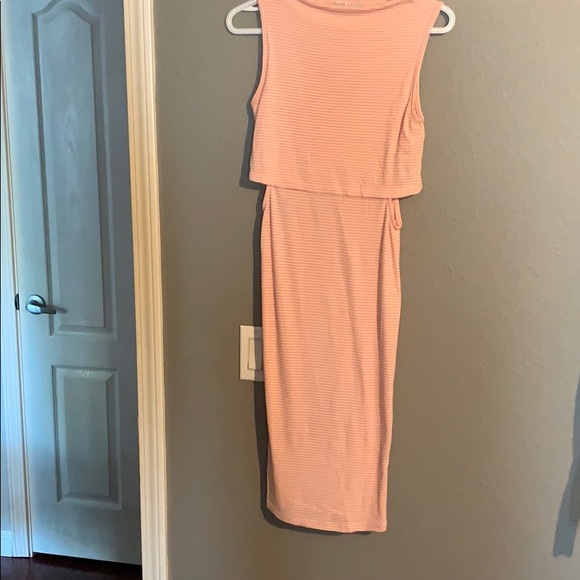 Cute midi- with side cut cut outs - Picture 2 of 4